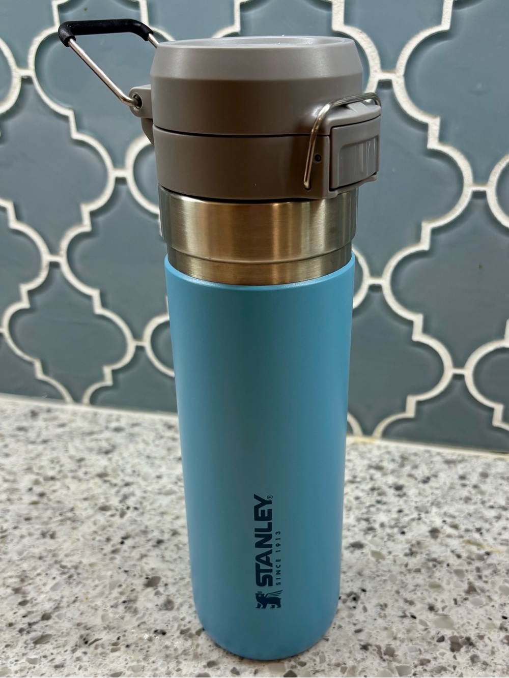 Stanley Quick Flip GO 24 oz Stainless Steel Water Bottle Pool Blue Leakproof
